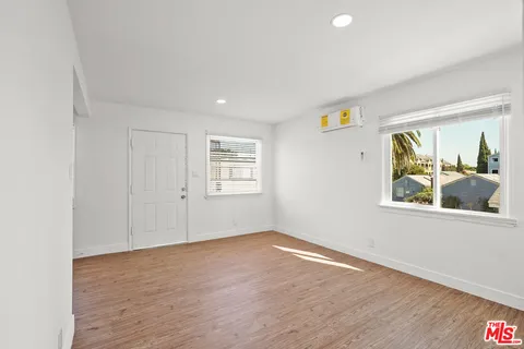 $1,250,000 | 530 Almond Avenue, Long Beach, CA 90802