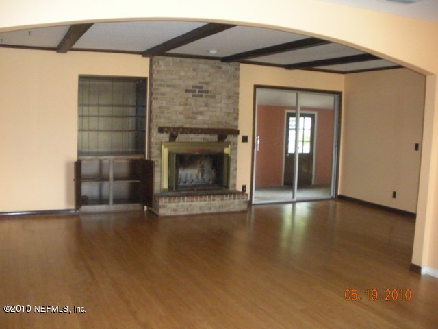 1006 Martinique Road Jacksonville, FL 32216 - Photo 3 of 8 family room