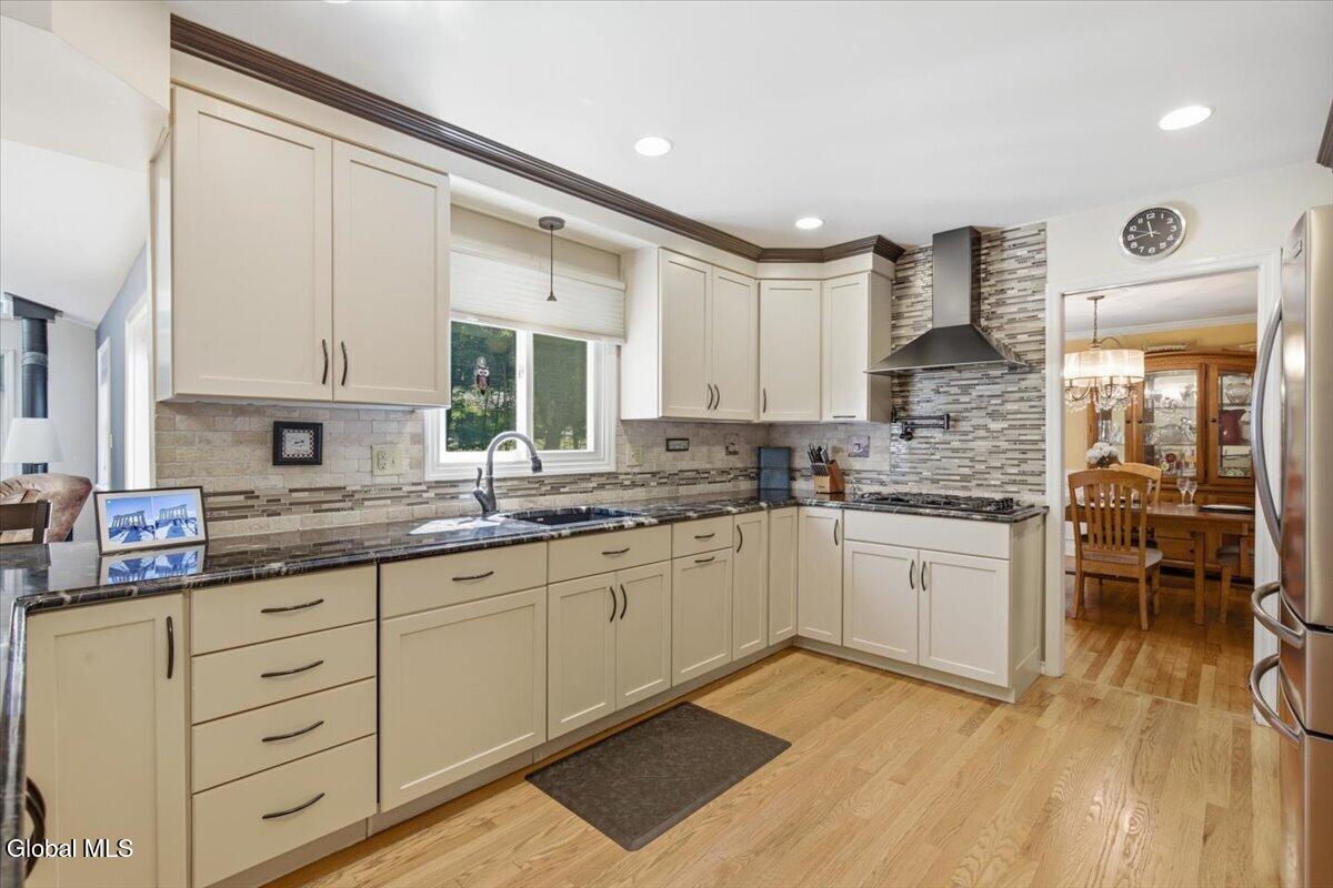 1354 Rowe Road Niskayuna, NY 12309 - Photo 11 of 43 11-016_MW2_5734