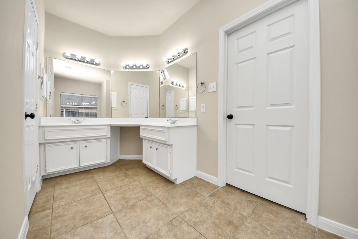28306 Peper Hollow Lane Spring, TX 77386 - Photo 25 of 39 a view of a kitchen with a sink