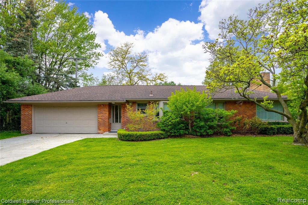 401 Barclay Grosse Pointe, MI 48236 - Photo 5 of 39