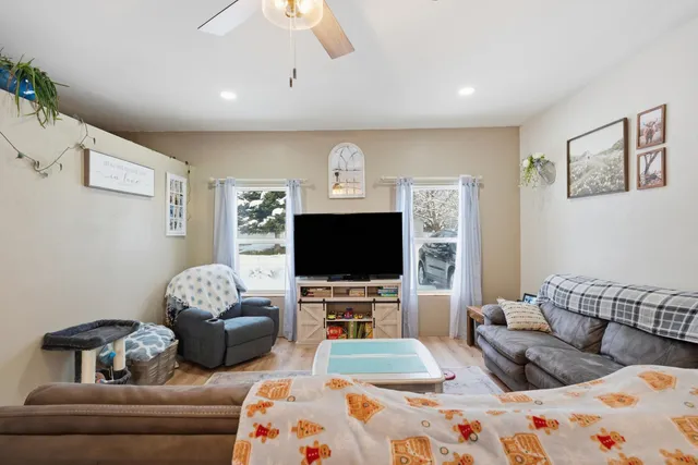 $450,000 | 7009 North Robin Road, Newman Lake, WA 99025