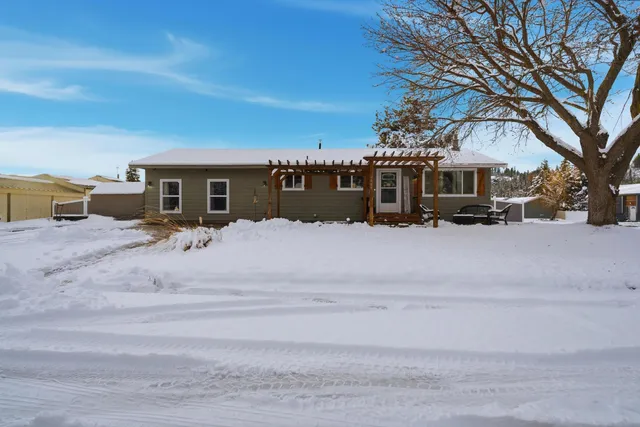 $450,000 | 7009 North Robin Road, Newman Lake, WA 99025