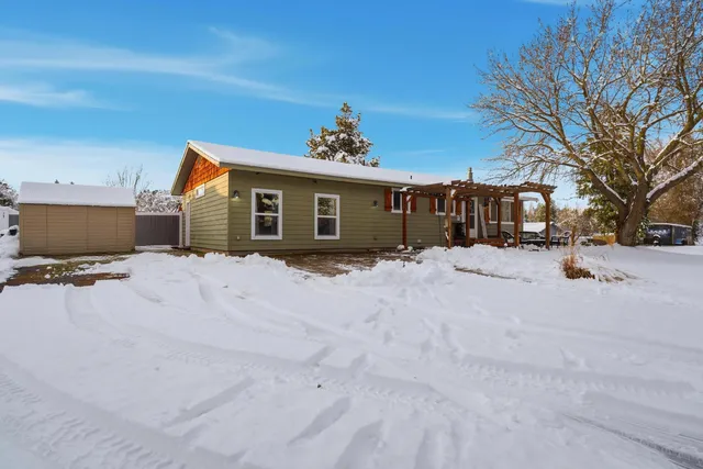 $450,000 | 7009 North Robin Road, Newman Lake, WA 99025