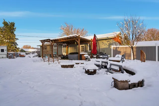 $450,000 | 7009 North Robin Road, Newman Lake, WA 99025