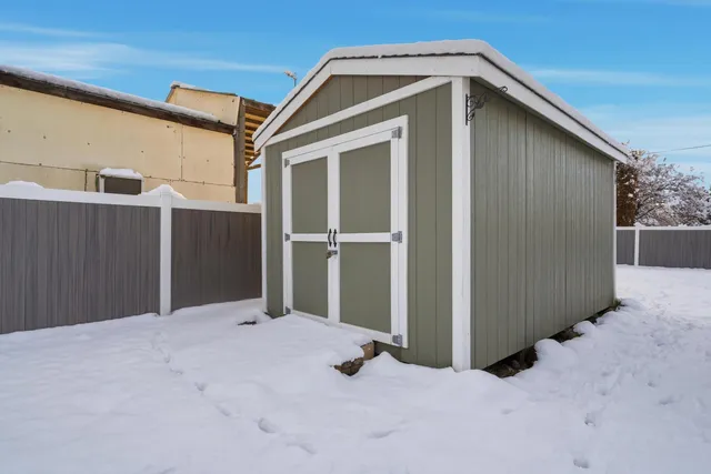 $450,000 | 7009 North Robin Road, Newman Lake, WA 99025