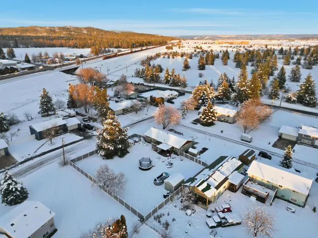 $450,000 | 7009 North Robin Road, Newman Lake, WA 99025