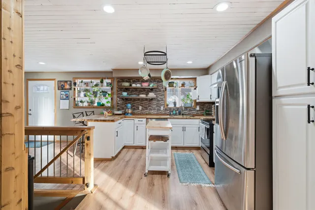 $450,000 | 7009 North Robin Road, Newman Lake, WA 99025