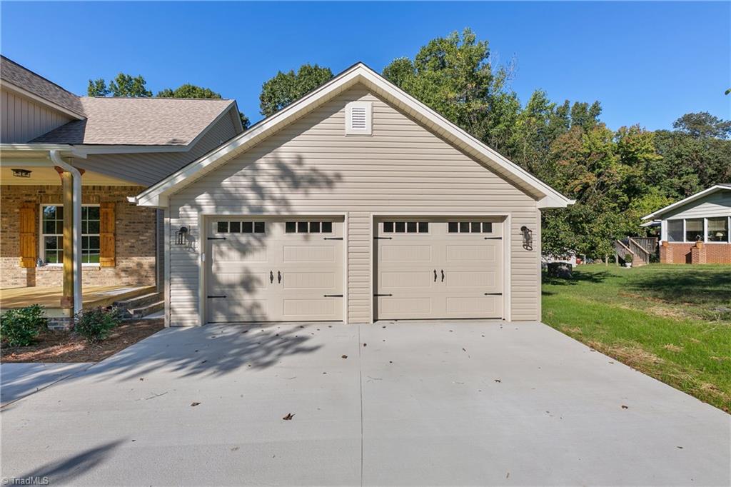372 Doub Road Lewisville, NC 27023 - Photo 3 of 34 Gallery Image 3