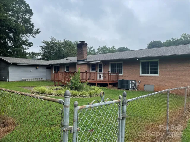 a view of house with back yard
