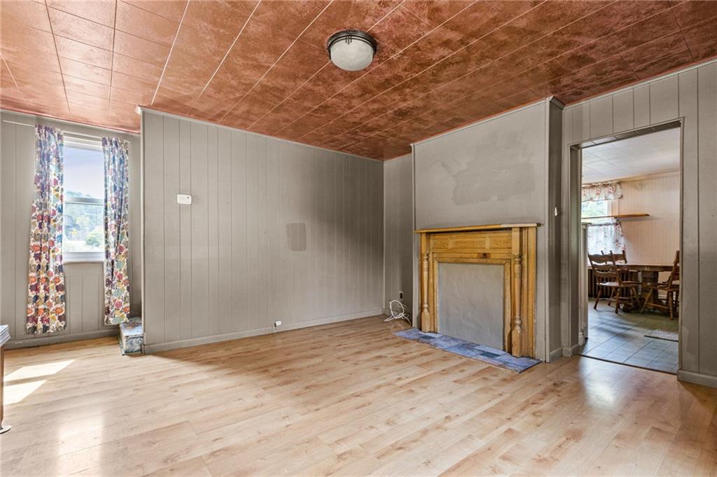 422 Mifflin Road Pittsburgh, PA 15207 - Photo 9 of 18 a view of empty room with wooden floor