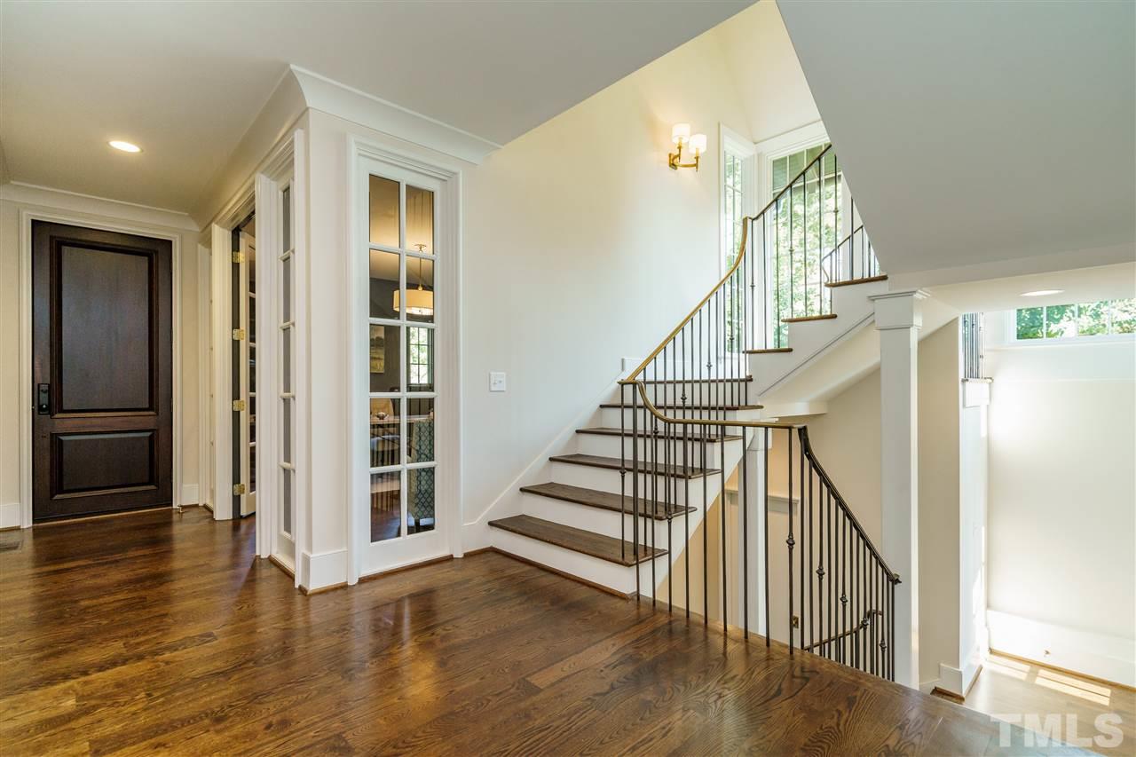 1346 Canterbury Road Raleigh, NC 27608 - Photo 3 of 30