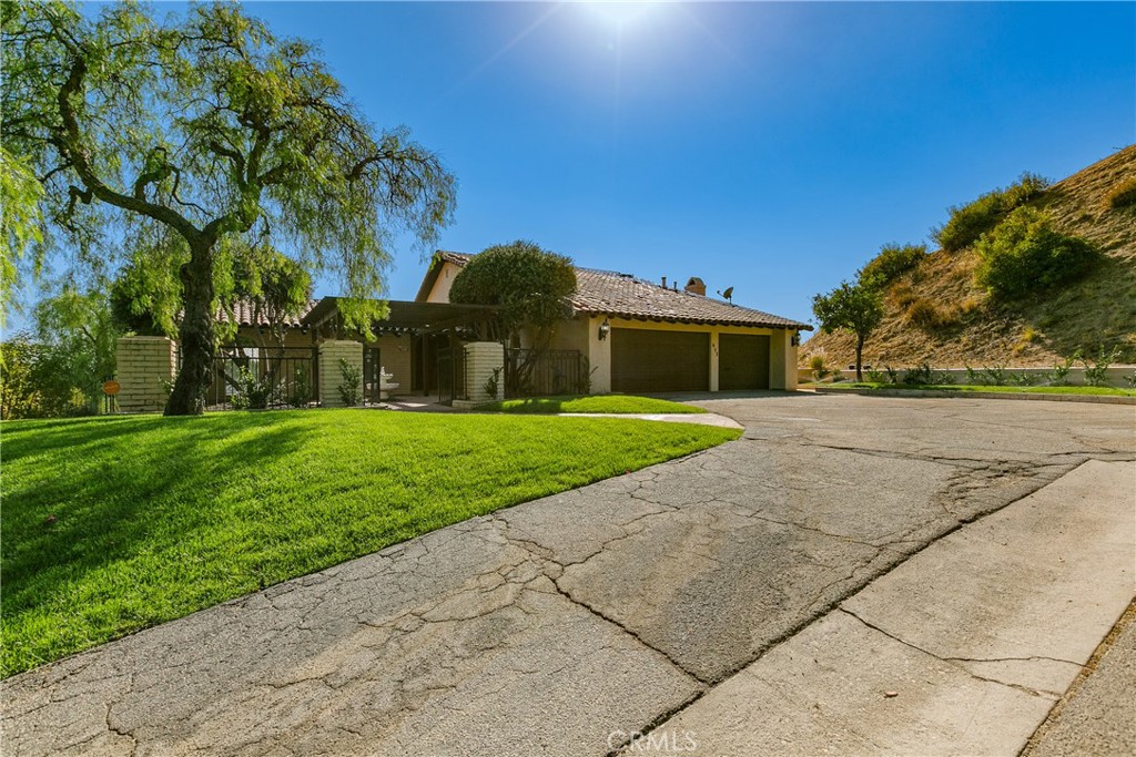 652 Robin Glen Drive Glendale, CA 91202 - Photo 1 of 1