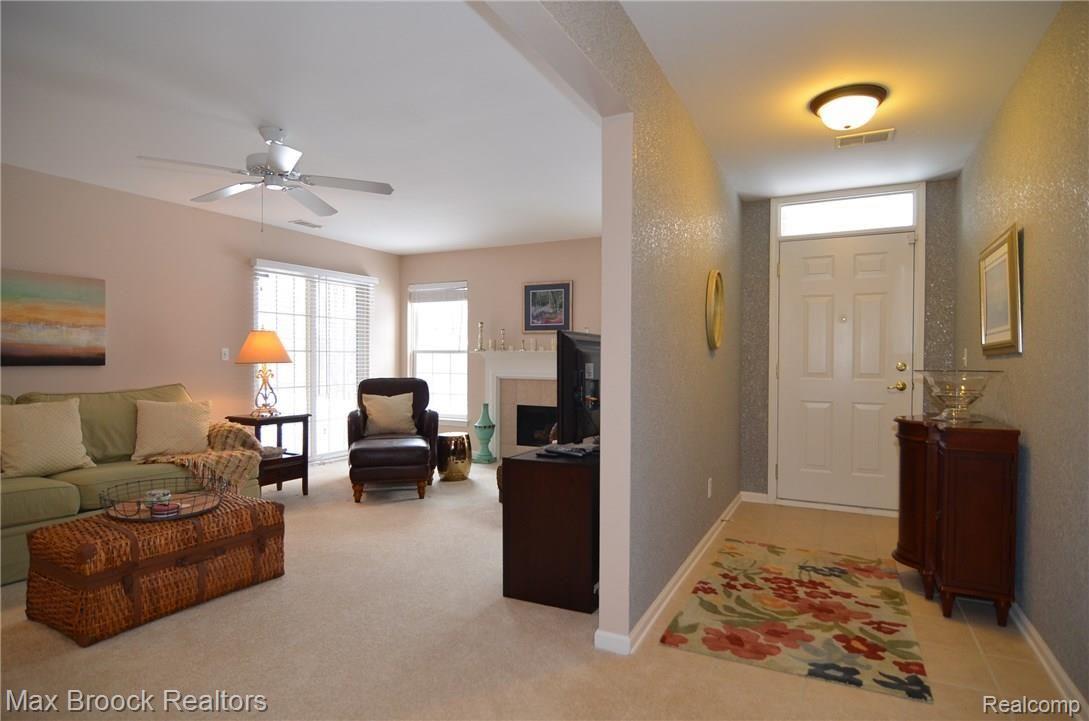 3489 Tremonte Circle, Unit 214 Rochester, MI 48306 - Photo 5 of 25 4.JPG
