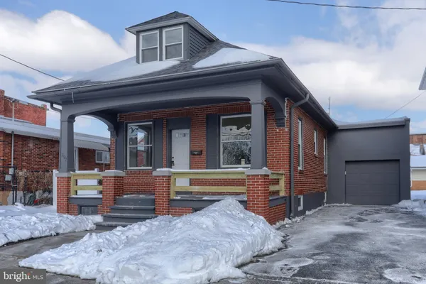 a view of living room and entry way