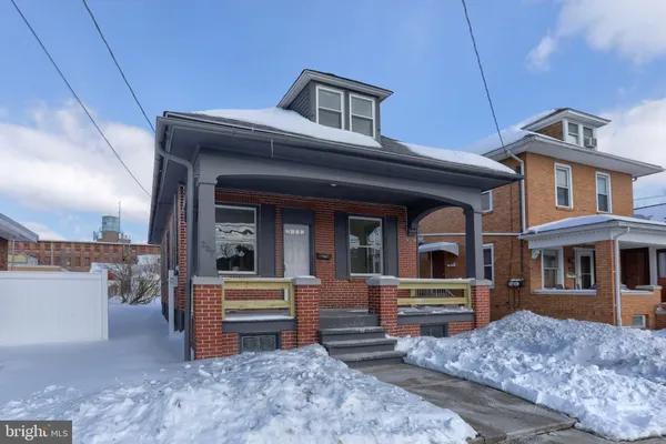 a view of living room and kitchen