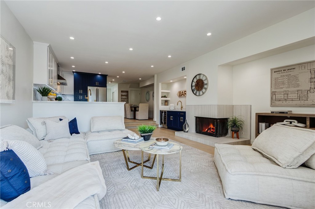 11919 Mayfield Avenue, Unit 2 Los Angeles, CA 90049 - Photo 3 of 75