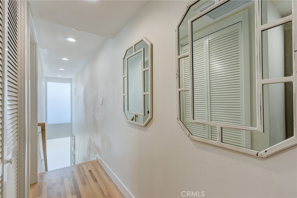 11919 Mayfield Avenue, Unit 2 Los Angeles, CA 90049 - Photo 34 of 75