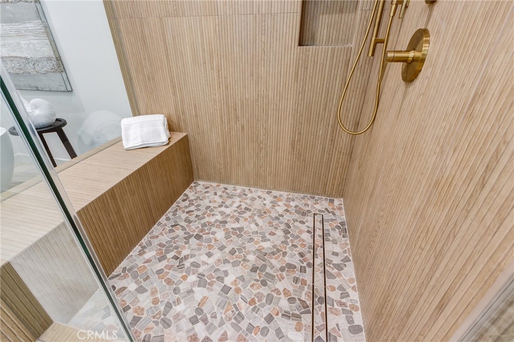 11919 Mayfield Avenue, Unit 2 Los Angeles, CA 90049 - Photo 44 of 75 a view of a bathroom