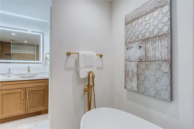 $1,545,000 | 11919 Mayfield Avenue, Unit 2, Los Angeles, CA 90049