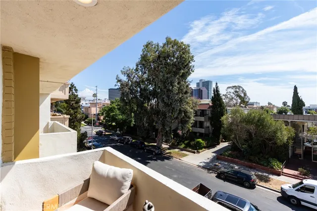$1,545,000 | 11919 Mayfield Avenue, Unit 2, Los Angeles, CA 90049