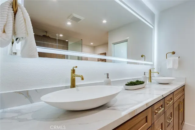 $1,545,000 | 11919 Mayfield Avenue, Unit 2, Los Angeles, CA 90049