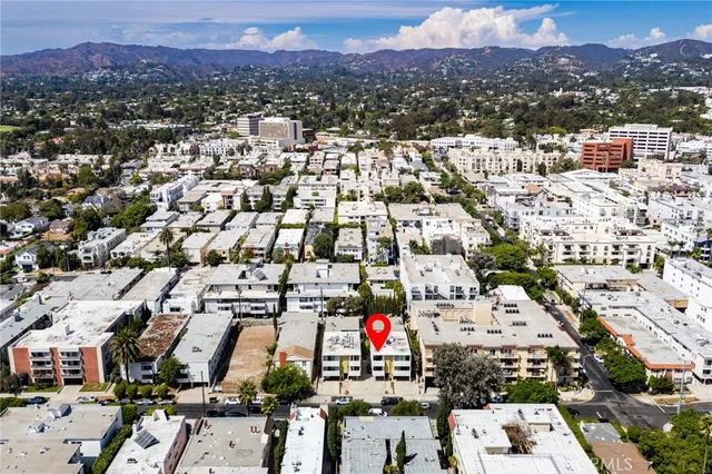$1,545,000 | 11919 Mayfield Avenue, Unit 2, Los Angeles, CA 90049