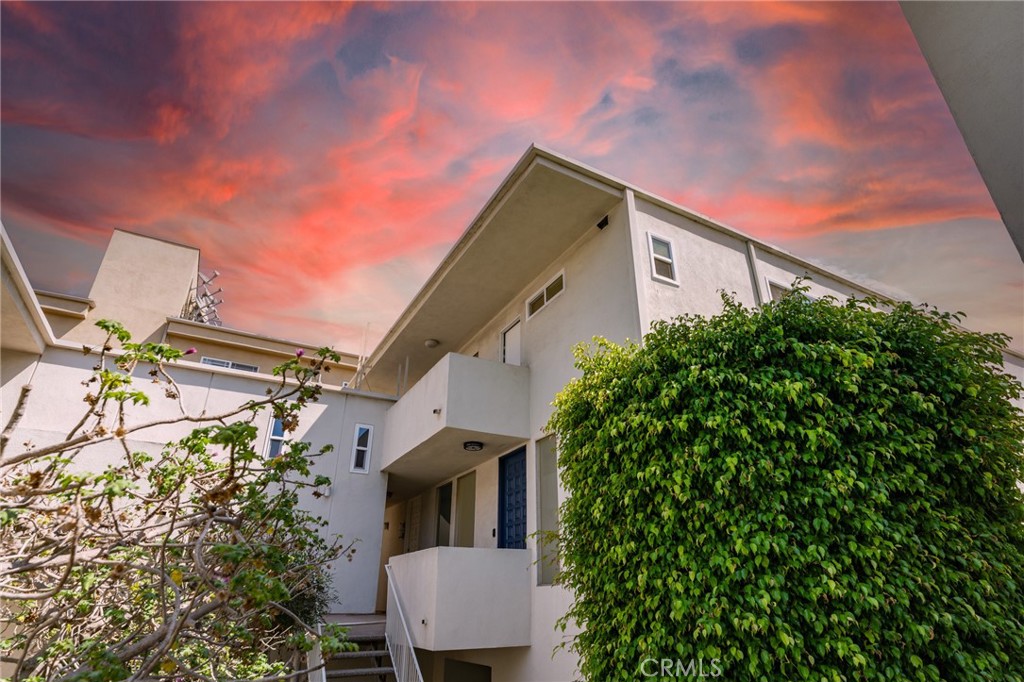 11919 Mayfield Avenue, Unit 2 Los Angeles, CA 90049 - Photo 62 of 75 a backyard of a house with table and chairs and potted plants