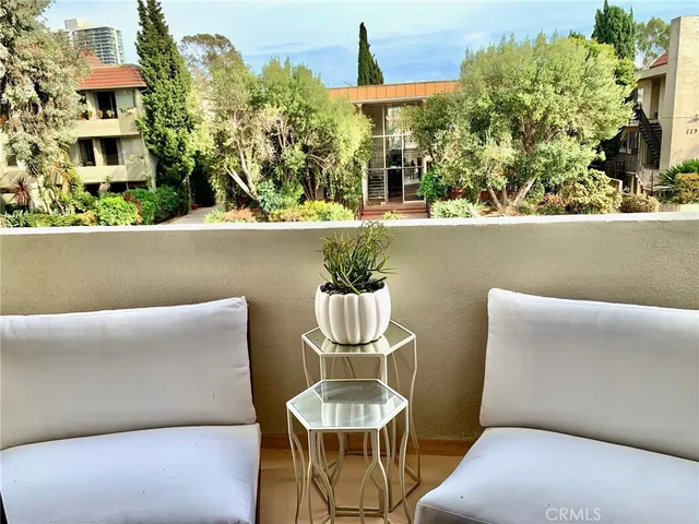$1,545,000 | 11919 Mayfield Avenue, Unit 2, Los Angeles, CA 90049