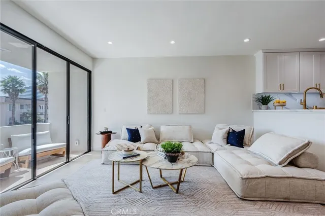 $1,545,000 | 11919 Mayfield Avenue, Unit 2, Los Angeles, CA 90049