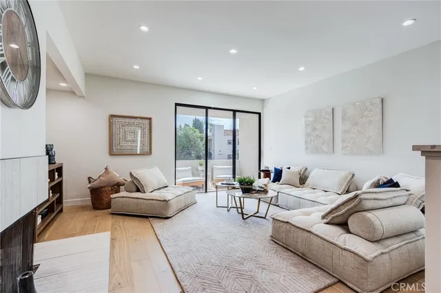 $1,545,000 | 11919 Mayfield Avenue, Unit 2, Los Angeles, CA 90049