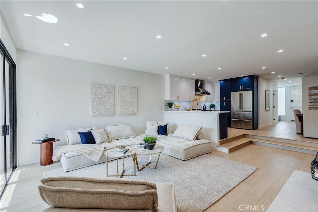 11919 Mayfield Avenue, Unit 2 Los Angeles, CA 90049 - Photo 8 of 75