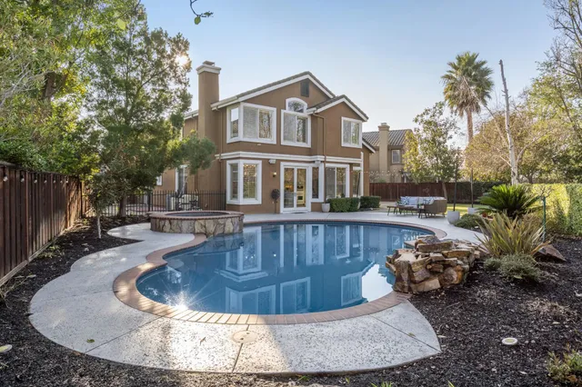 $1,999,000 | 334 Squirrel Ridge Way, Danville, CA 94506