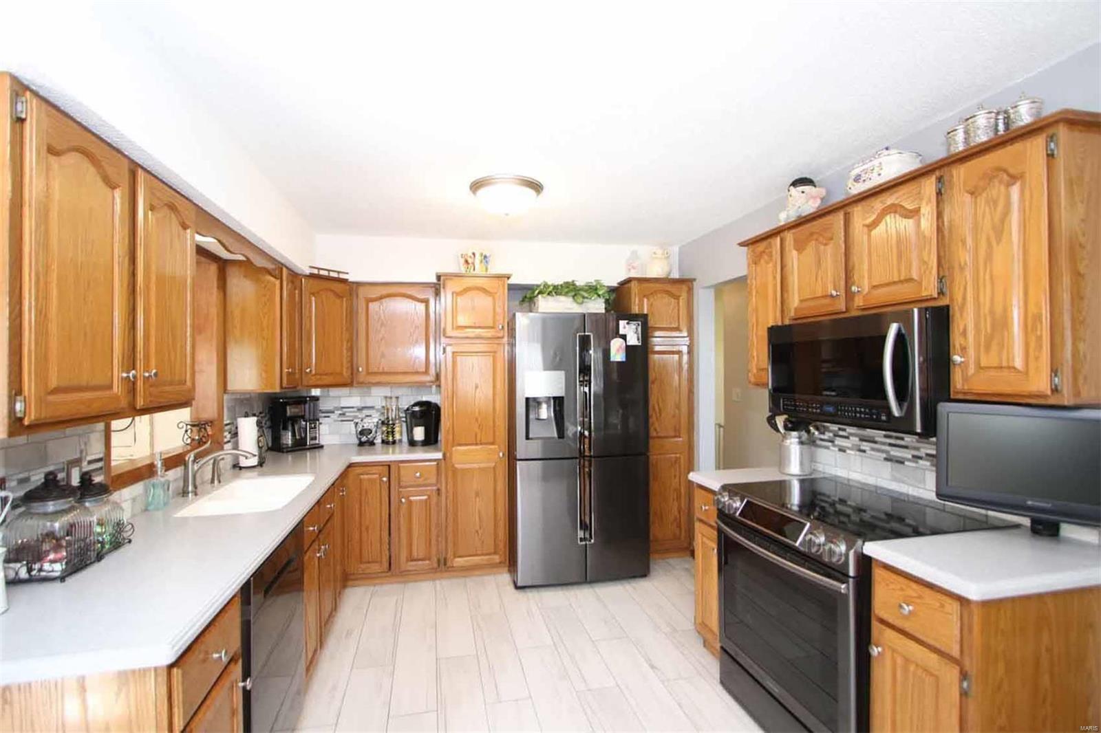 10874 Lake Road Highland, IL 62249 - Photo 11 of 60