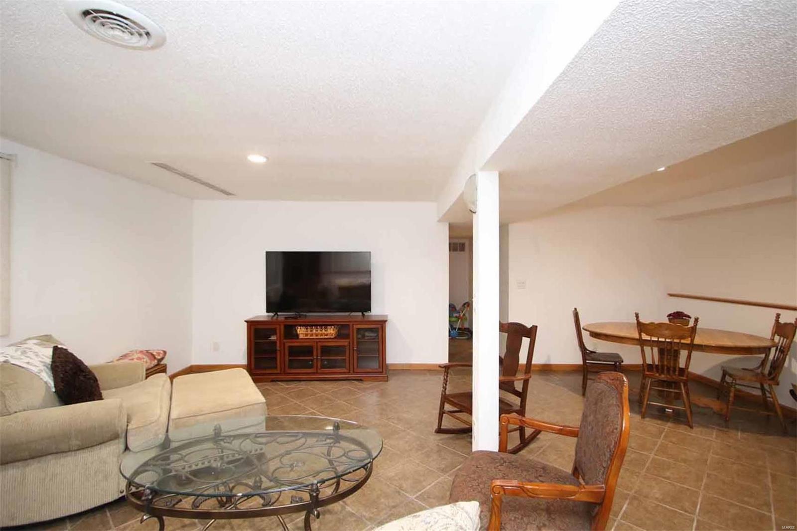 10874 Lake Road Highland, IL 62249 - Photo 29 of 60