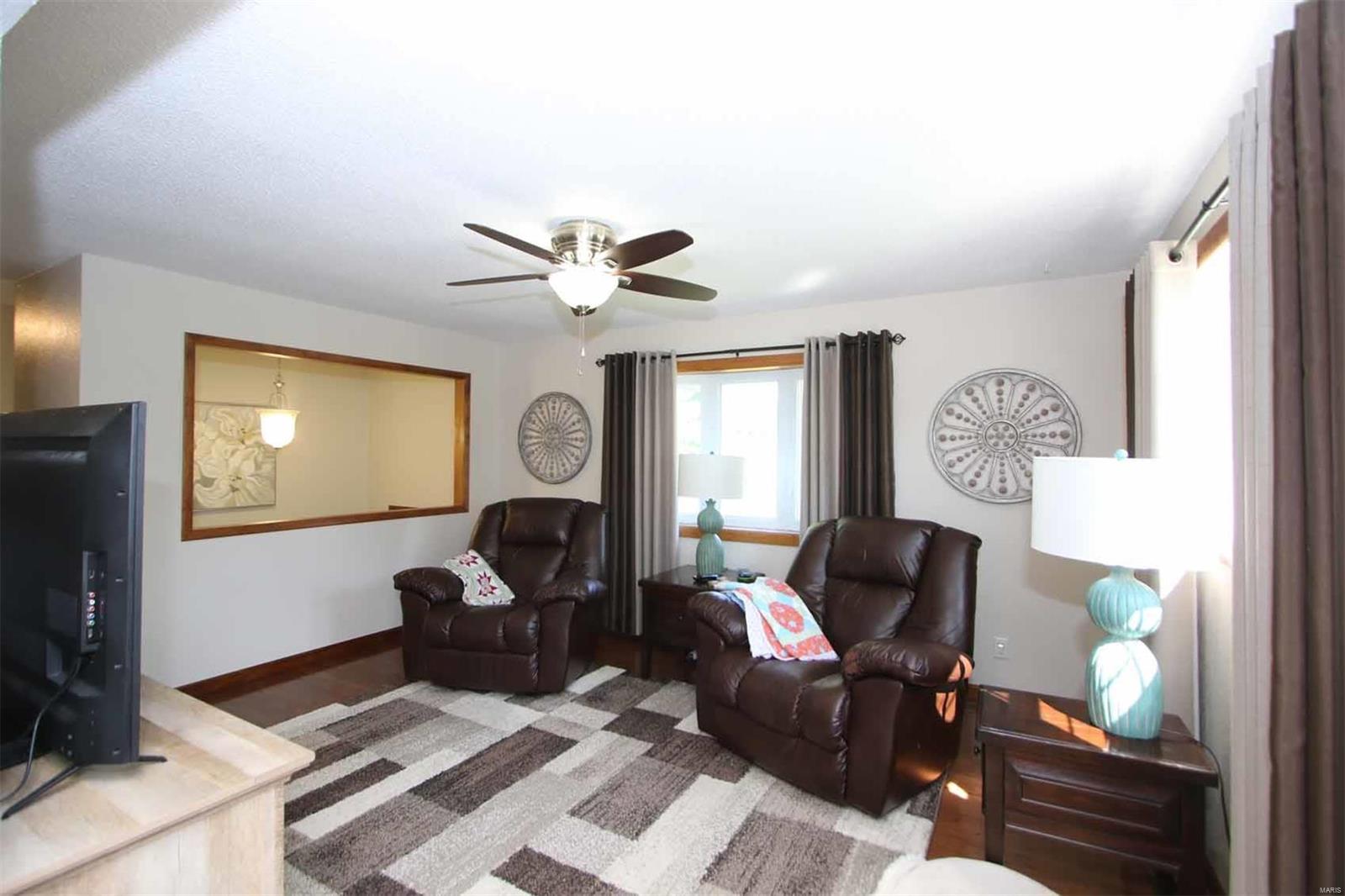 10874 Lake Road Highland, IL 62249 - Photo 4 of 60