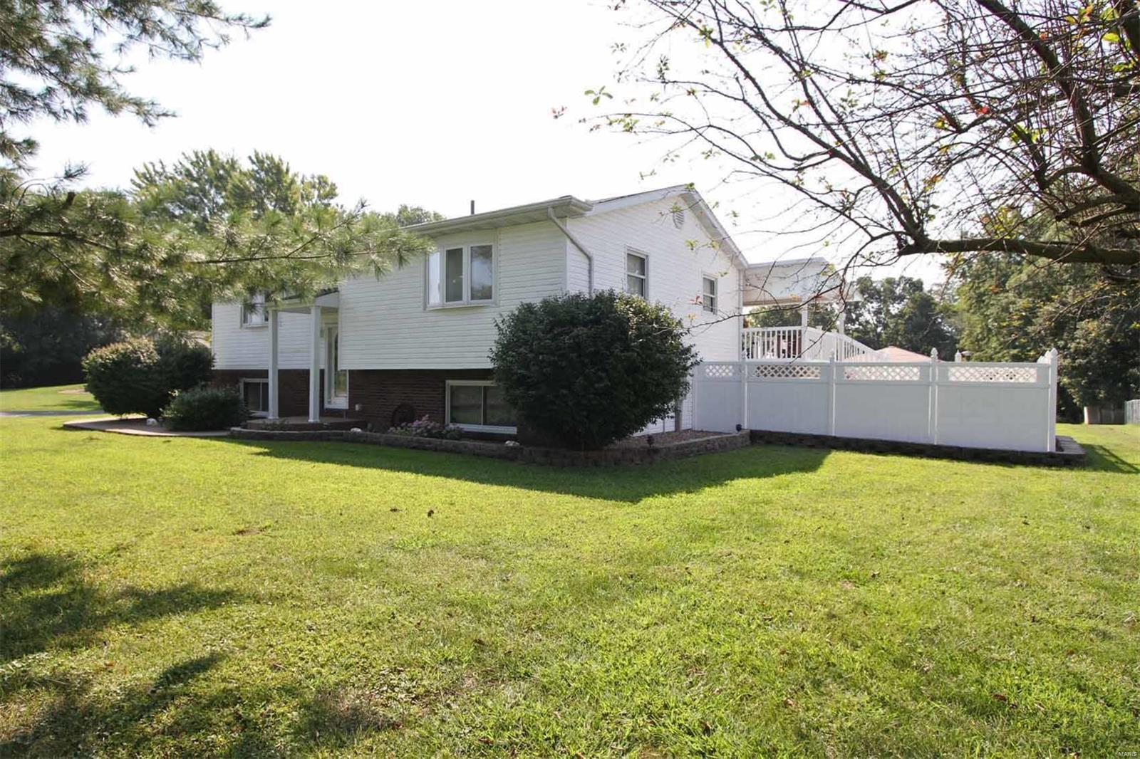 10874 Lake Road Highland, IL 62249 - Photo 38 of 60