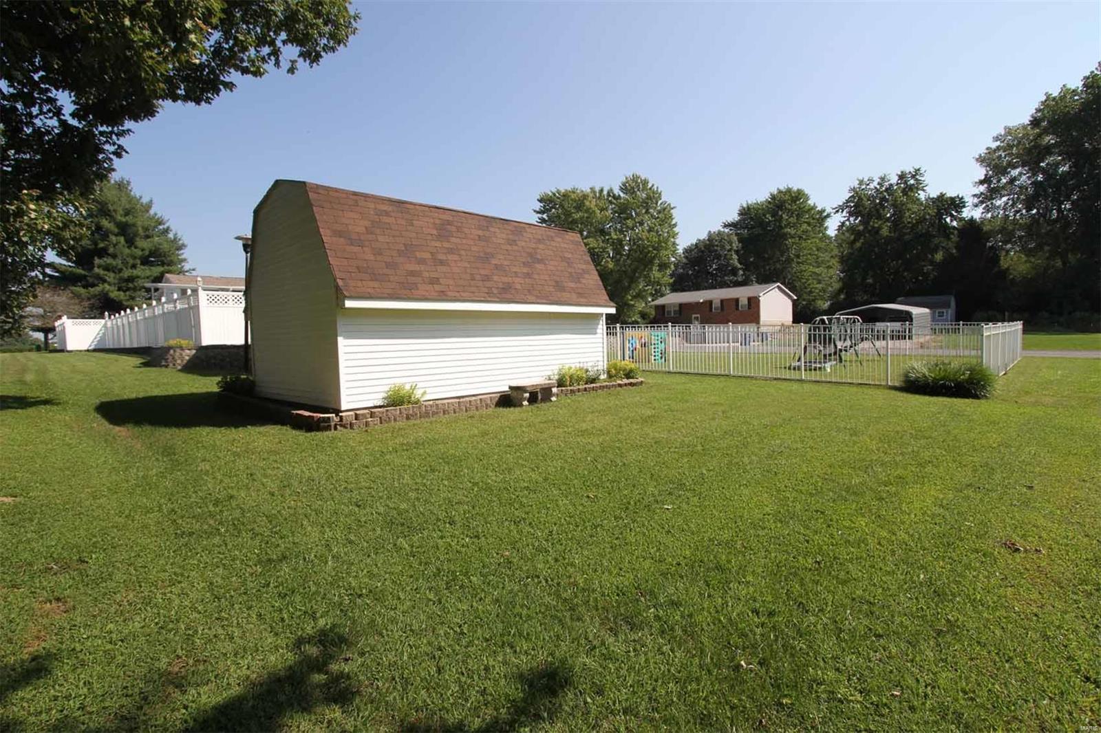 10874 Lake Road Highland, IL 62249 - Photo 39 of 60
