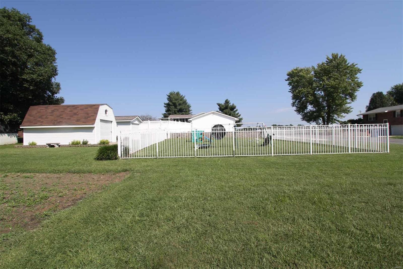 10874 Lake Road Highland, IL 62249 - Photo 41 of 60