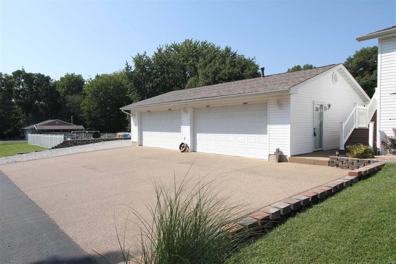 10874 Lake Road Highland, IL 62249 - Photo 45 of 60