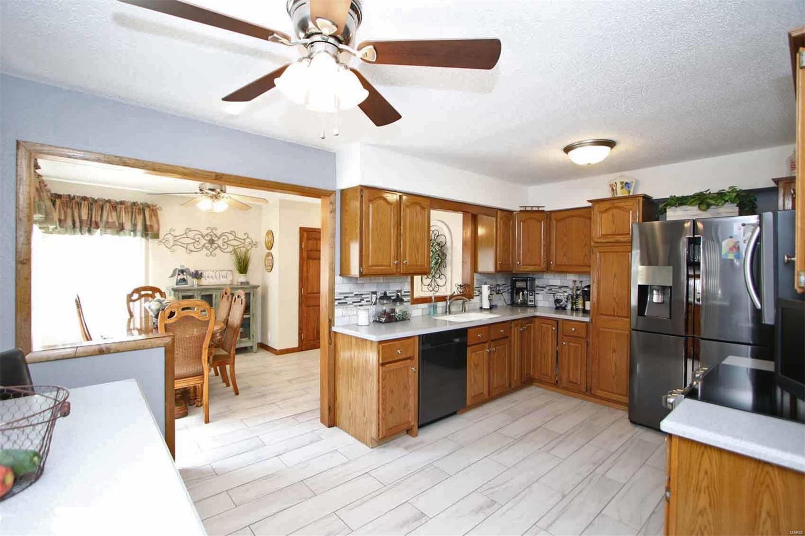 10874 Lake Road Highland, IL 62249 - Photo 6 of 60