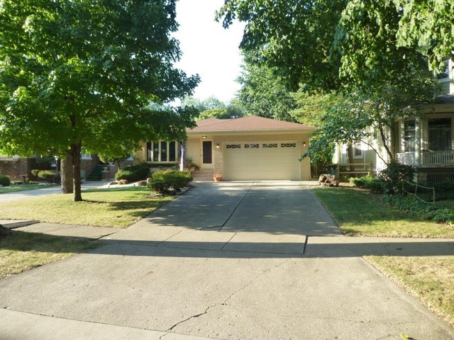 298 Lawton Road Riverside, IL 60546 - Photo 2 of 25