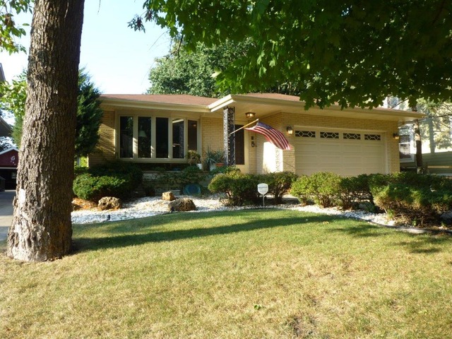 298 Lawton Road Riverside, IL 60546 - Photo 3 of 25