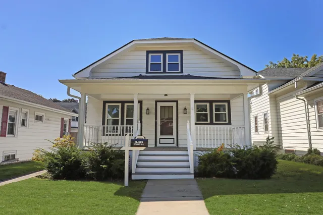 $214,900 | 3409 Wright Avenue, Racine, WI 53405