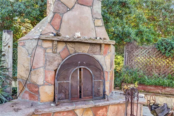 a house view with a outdoor space