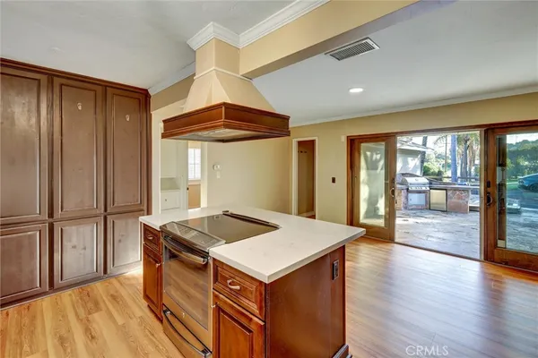 a kitchen that has a lot of cabinets in it