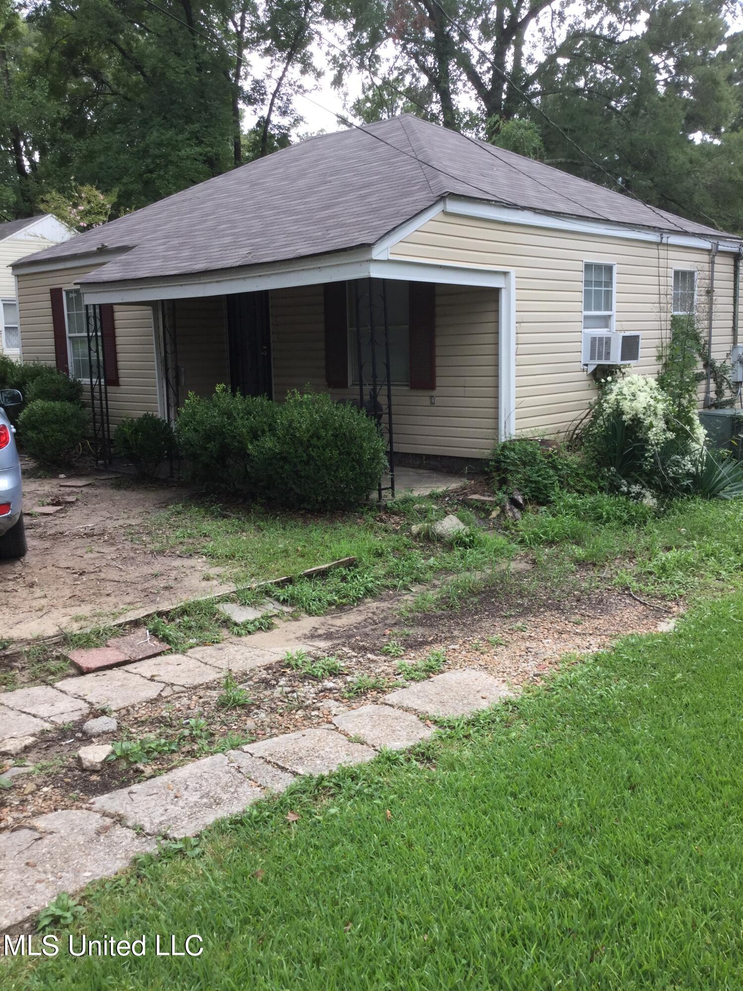 223 Decelle Street Jackson, MS 39216 - Photo 2 of 6 223 decelle front
