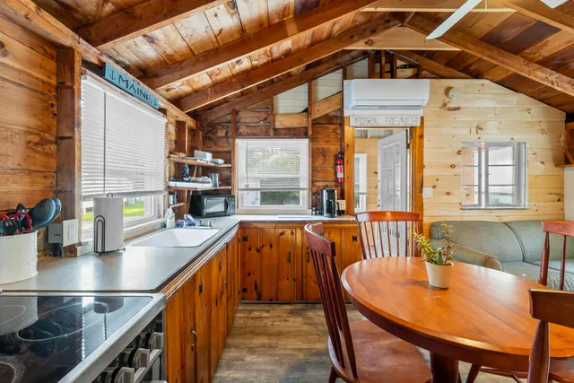 $898,000 | 15 Summer Breeze, Unit A & B, York, ME 03909