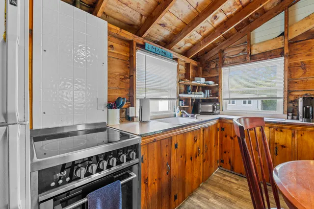 $898,000 | 15 Summer Breeze, Unit A & B, York, ME 03909