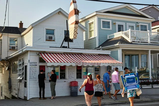 $898,000 | 15 Summer Breeze, Unit A & B, York, ME 03909